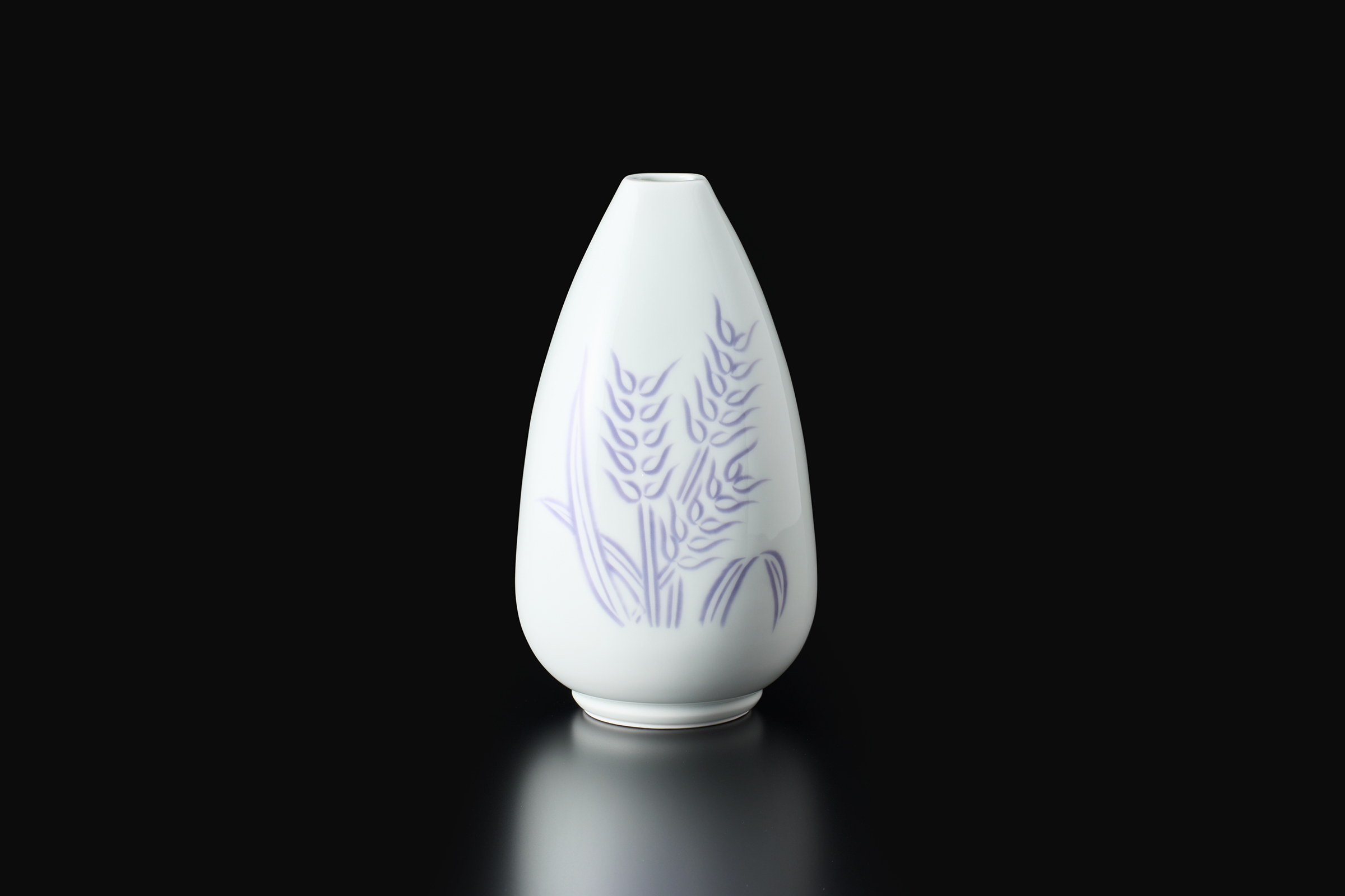 白磁紫麦彫文面取 花瓶