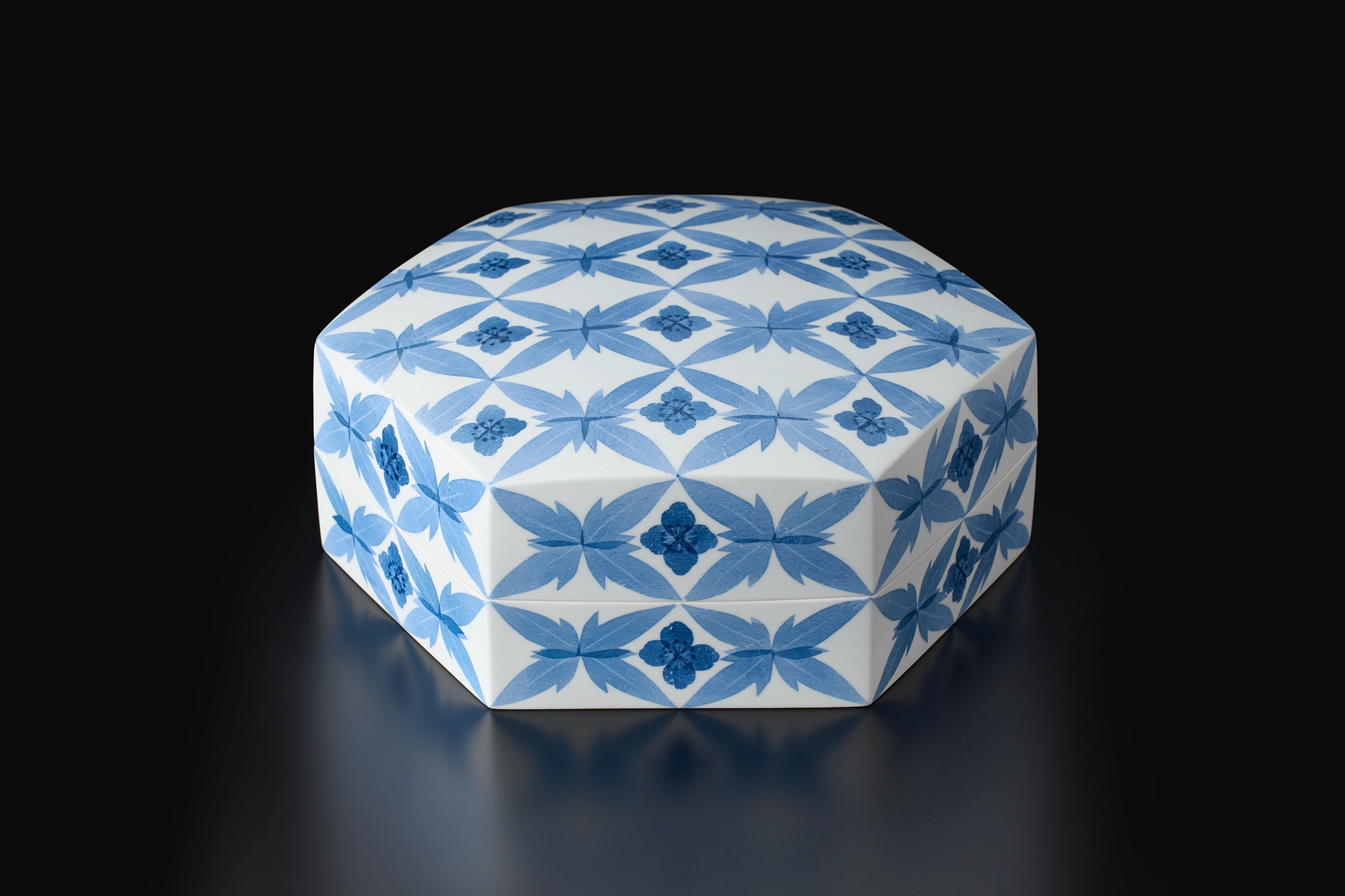 和紙染刳抜陶筥