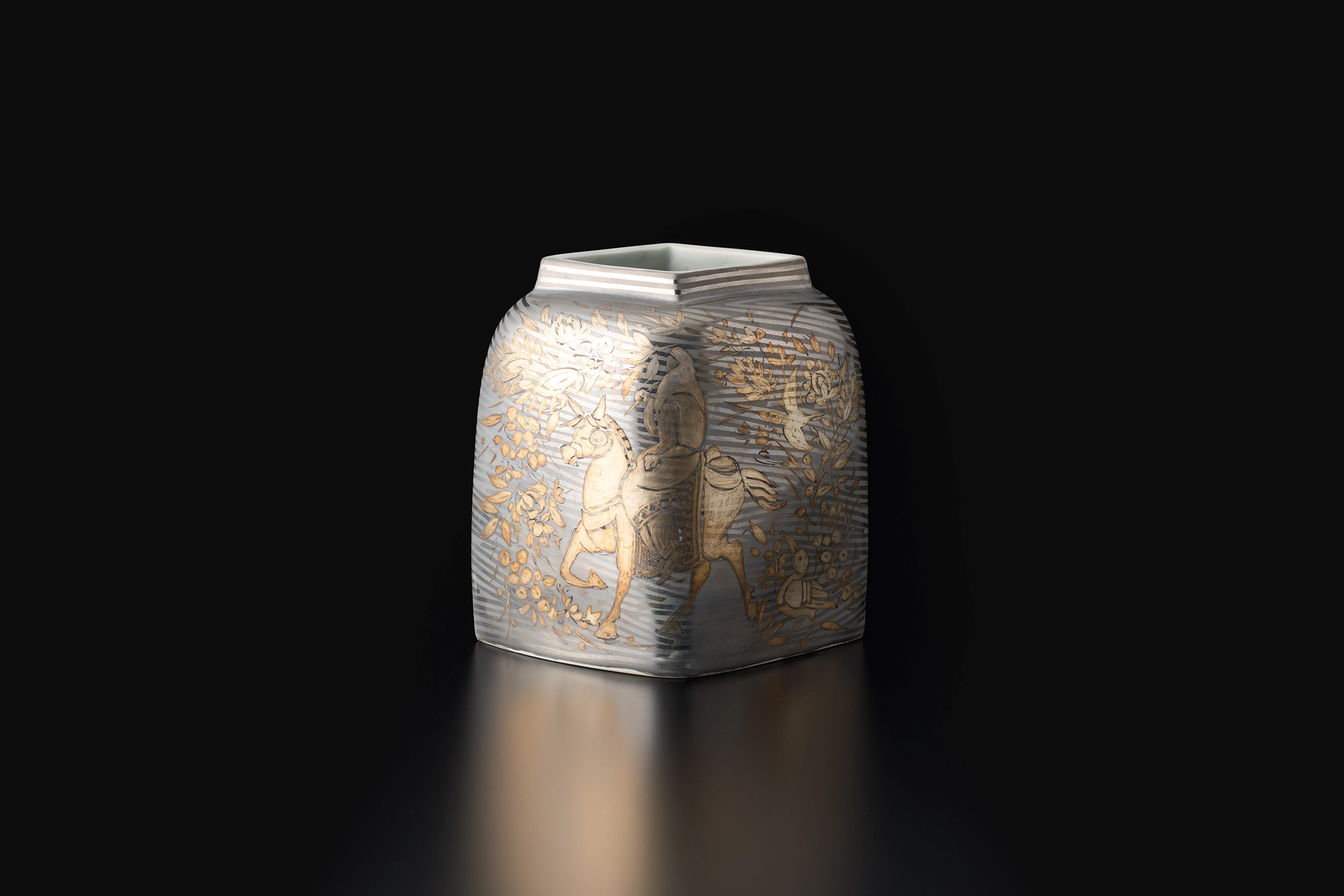 白金銀彩シルクロード文扁壷