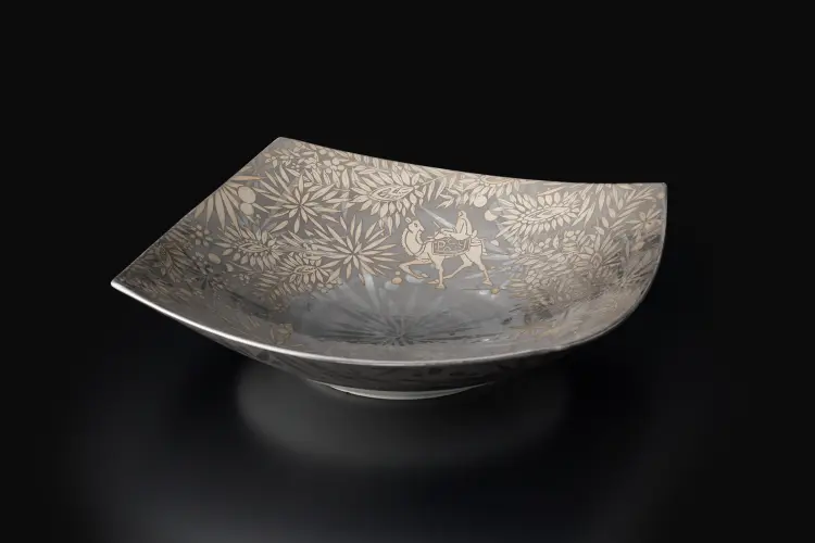 白金彩シルクロード文角皿