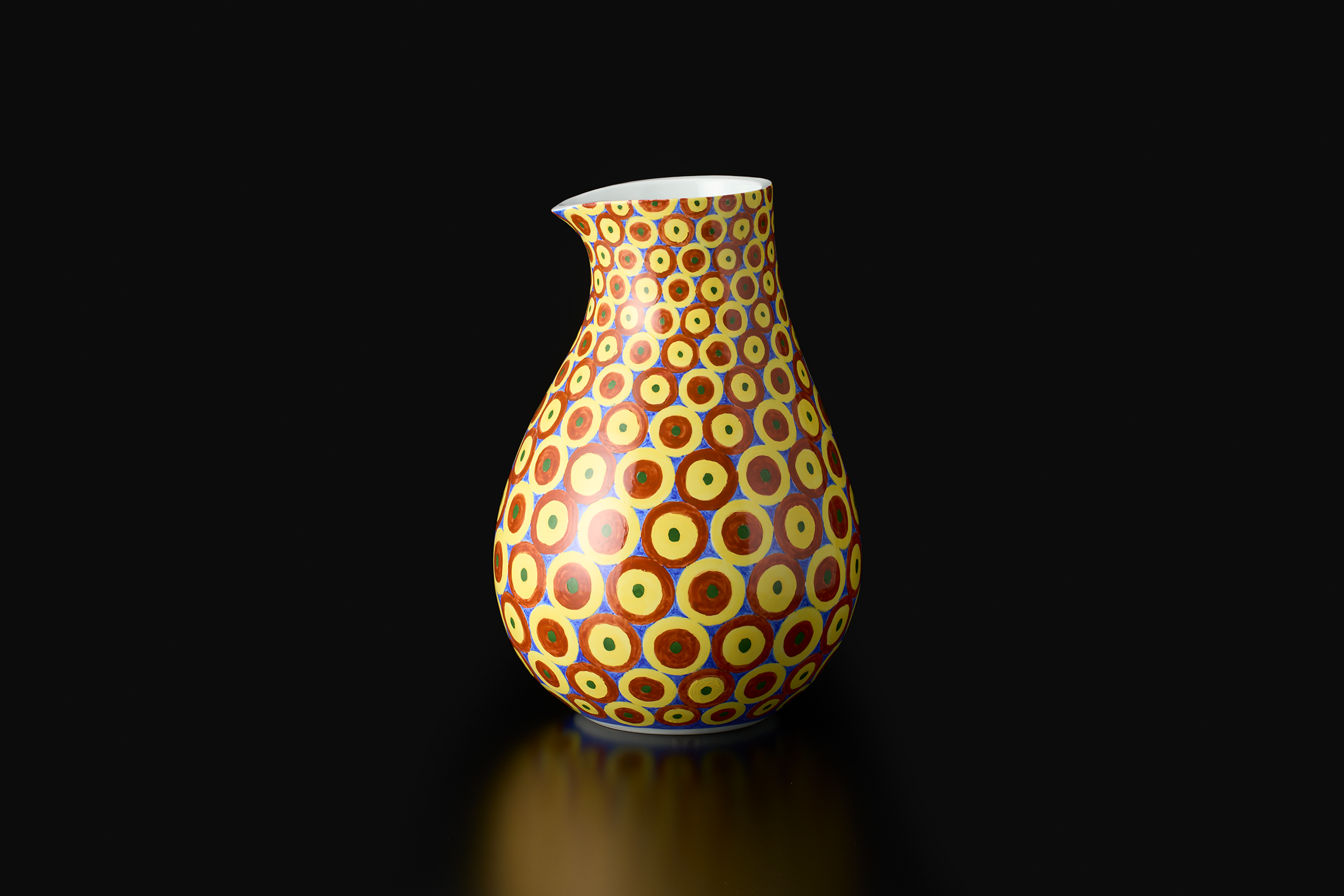 色絵磁器壺「装う」