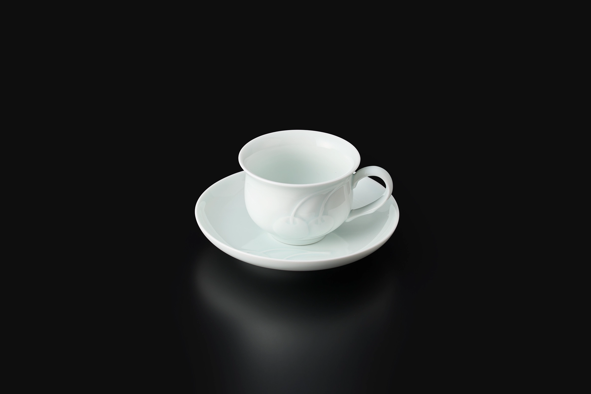 青白磁彫文コーヒー碗皿