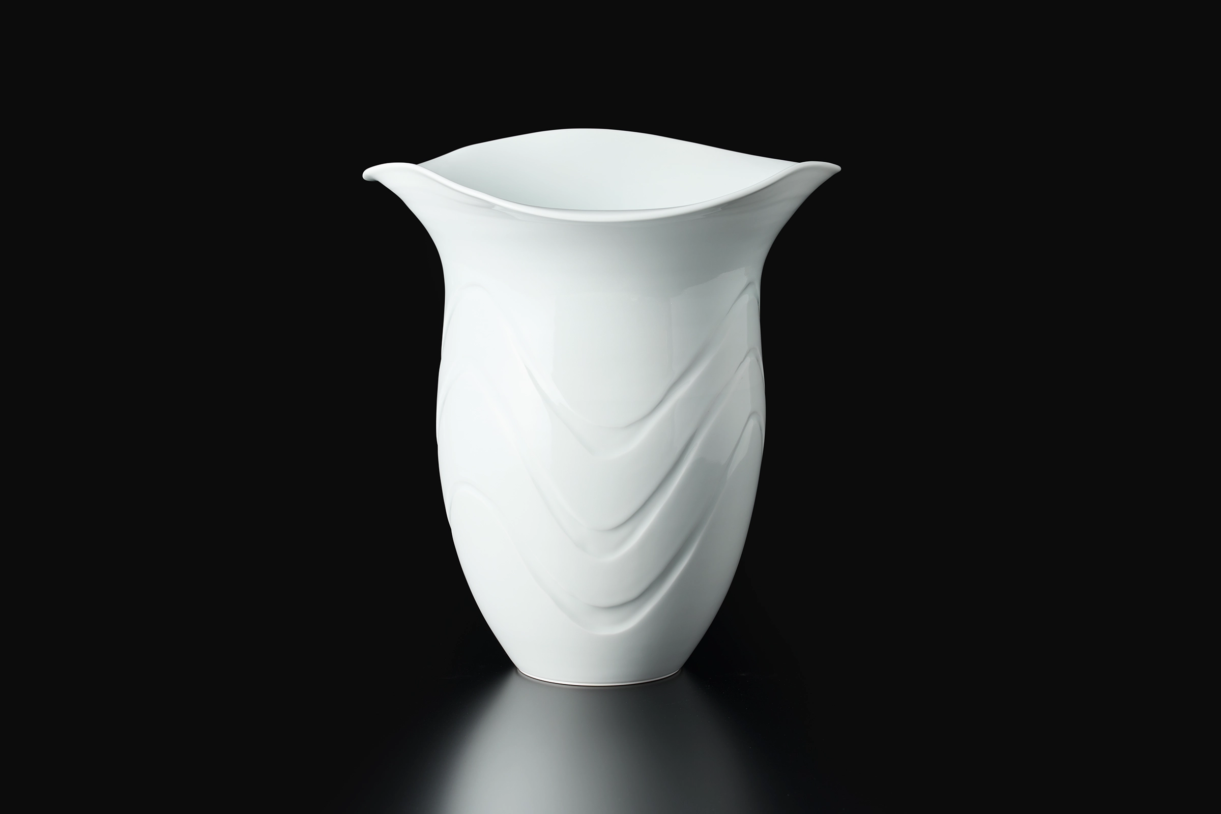 白磁流線文深鉢